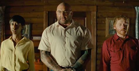 Checa a Dave Bautista en el tráiler de 'Knock at the Cabin' de M. Night ...