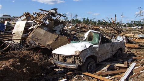 File:Tornado damage 2011 Tuscaloosa AL USA 2.JPG - Wikimedia Commons