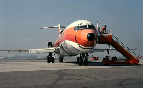 PSA [Pacific Southwest Airlines, Boeing] 727-200; [Note lowered, built ...