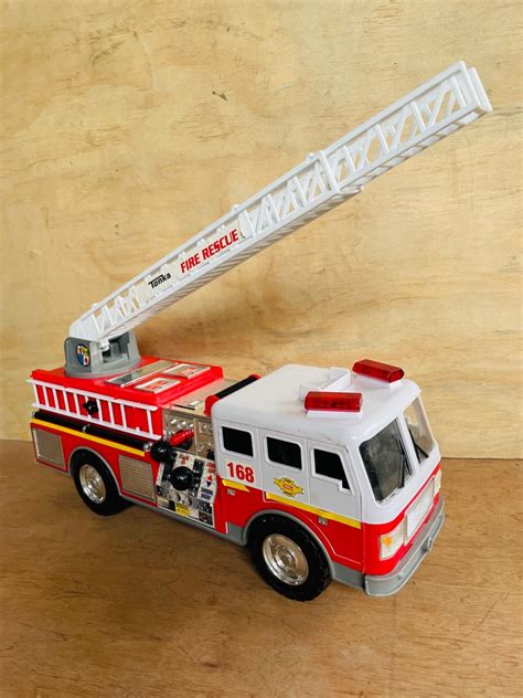 Tonka Mighty Motorized Big Fire Rescue Truck with extendable ladder ...