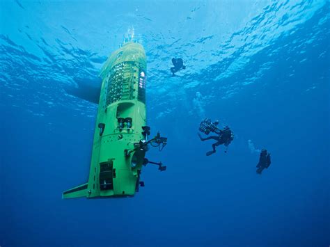 Descending Into The Mariana Trench: James Cameron's Odyssey - Tendig