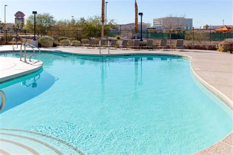 Holiday Inn Express and Suites Henderson Pool: Hours-Season-Amenities - Midlife Miles