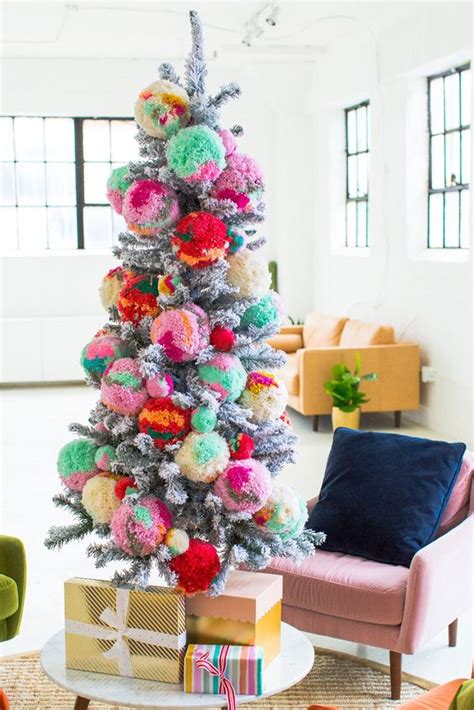 107 Fun Pompom Christmas Decor Ideas - DigsDigs