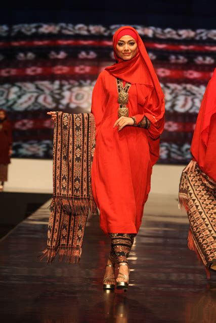 Muslim Women Fashions: Muslim Fashion | Indonesia Fashion Week