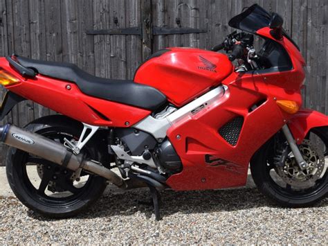 £ SOLD, Honda VFR800 Fi-W (25000 miles, Detailed History, Exceptional) 1998 R Reg – Sargents of ...