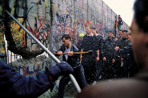 A 20 años de la caída del Muro de Berlín | MEDIATECA