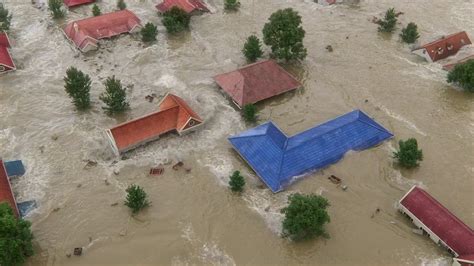 How To Stay Safe In A Flash Flood - Videos from The Weather Channel