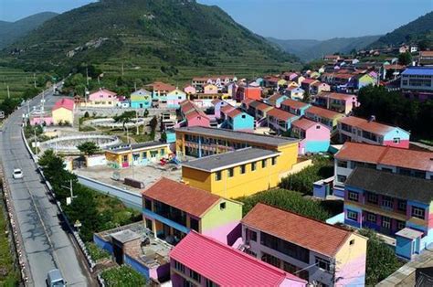 Colorful houses seen in N China's beautiful countryside - China.org.cn