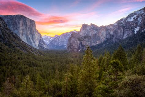 Yosemite Valley - Tunnel View Sunrise - a photo on Flickriver