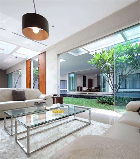 Interior Courtyard Garden Home | Modern House Designs