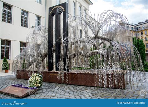 Great Synagogue at Budapest, Holocaust Museum Jewish Tree Editorial Stock Photo - Image of ...