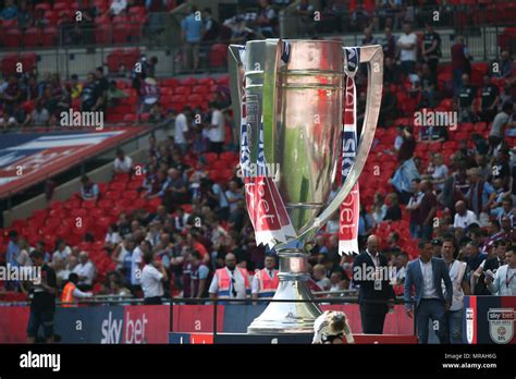 Efl championship trophy hi-res stock photography and images - Alamy