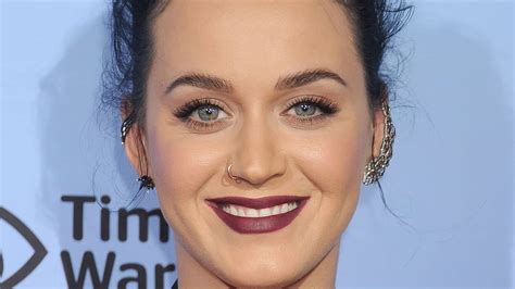 katy-perry-blond-bleached-eyebrows-wonderland