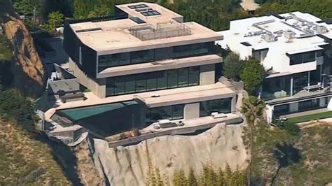 Powerball Winner Buys $25.5 Million Mansion in Hollywood Hills – NBC New York