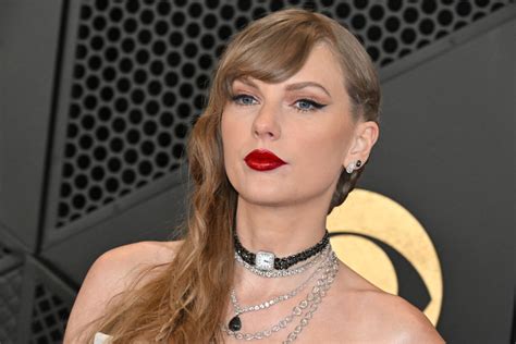 Taylor Swift's Ultimate Thank You: Grammy Winner's $160K Gift Giving Spree For Team | Music Times
