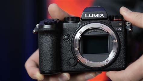 Panasonic Lumix S5 Review - Seriously Underrated! Great Results!