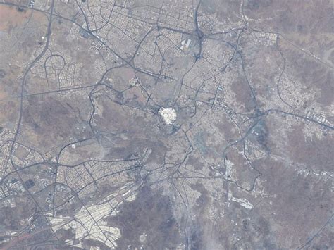 Arafat Day: UAE astronaut Sultan Al Neyadi shares new photo of Mecca ...