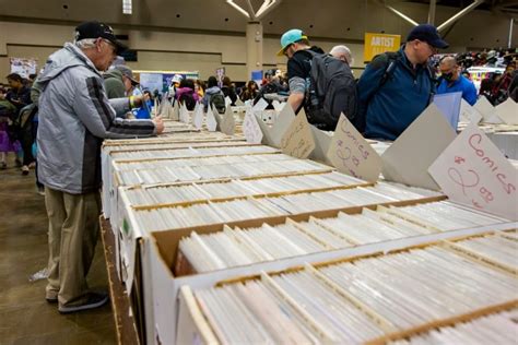 Comicon lovers descend on downtown Toronto for annual convention | CBC News