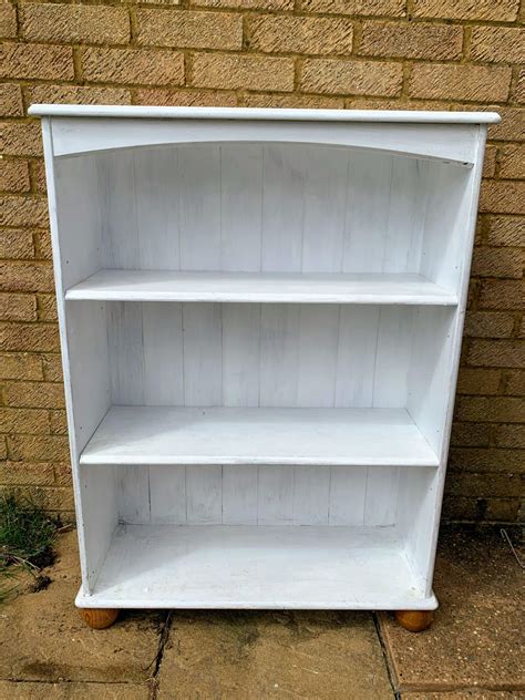 Navy blue transformation of a free bookshelf – Tea and Forget-me-nots