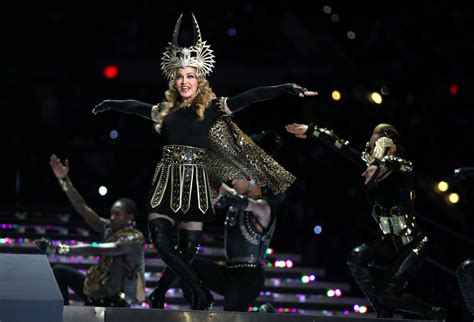 A look back at the best Super Bowl halftime shows and fashions | CNN