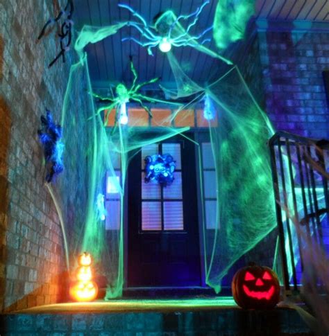 10 easy diy black light halloween decorations – Artofit