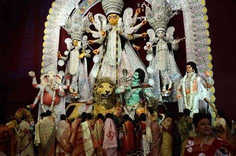 11 Famous Kolkata Durga Puja Pandals