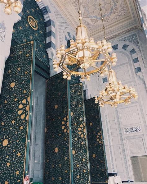 Huge doorway entrances to Masjid-Al-Haram, Makkah. http://mzahidtravel ...