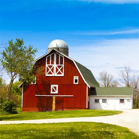 Ferme rouge images libres de droit, photos de Ferme rouge | Depositphotos