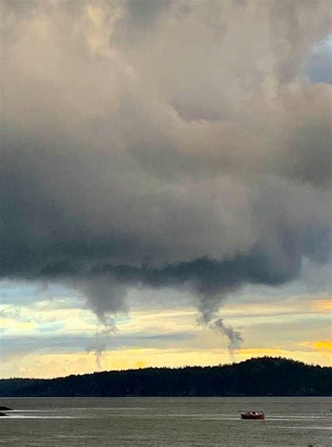 A rare double funnel cloud formation was spotted over B.C. (PHOTOS, VIDEOS) - Vancouver Is Awesome