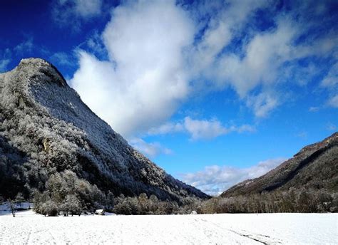 Beautiful day. #nofilter #balades #mountains #winter #snow #artistresidency #pyrenees #bluesky # ...