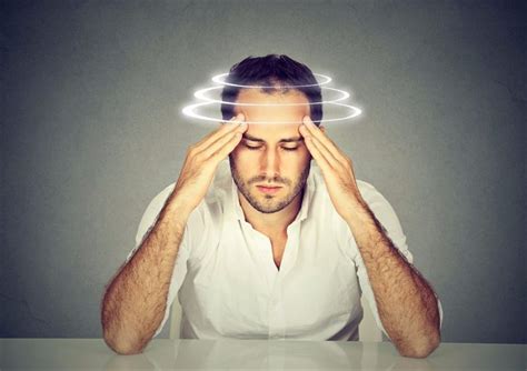 What are the symptoms of labyrinthitis?