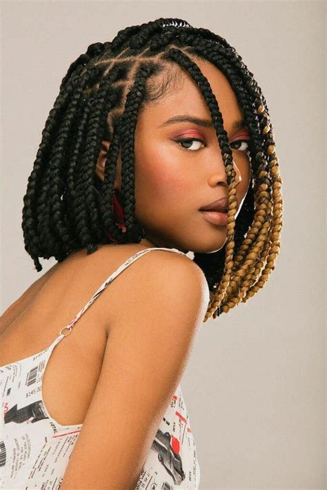 Trendy and elegant short box braids for girls on Stylevore