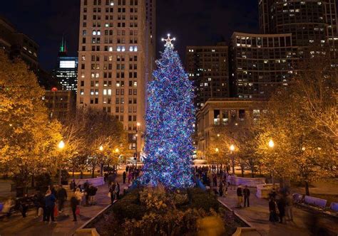 The Best Holiday Lights Around Chicago This Year