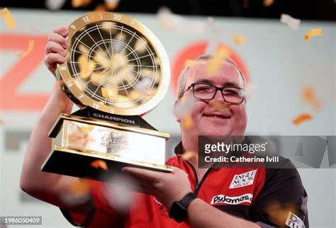 979 Stephen Bunting Darts Stock Photos, High-Res Pictures, and Images ...