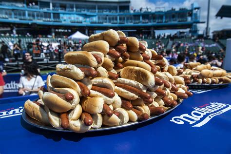 Joey Chestnut sets new record at post-pandemic hot dog race - WTOP News