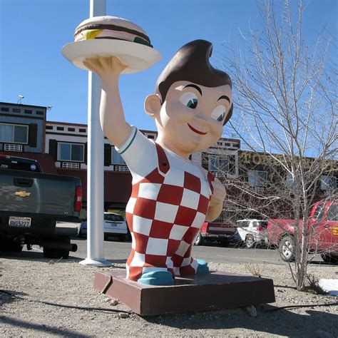 Random Bob's Big Boy Statue in Tonopah, NV (2 Photos)