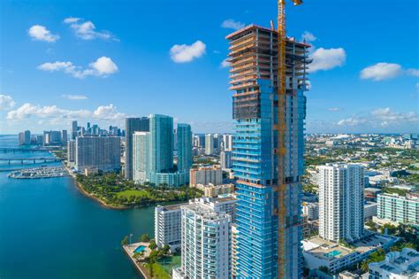 画廊 迈阿密临水街区最高住宅封顶，高达 57 层的豪华公寓 - 1
