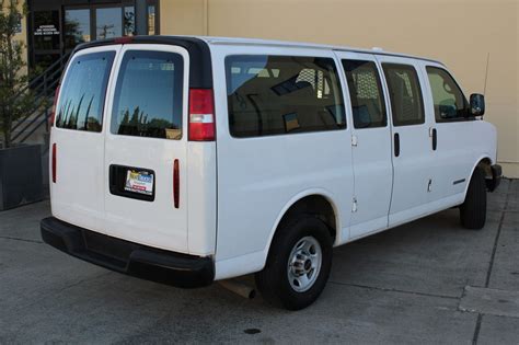 2004 GMC Savana 3500 Cargo van 7 - Neat Trucks