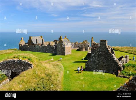 Ruins of dunnottar castle hi-res stock photography and images - Alamy