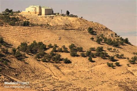 Mount Nebo - Madain Project (en)