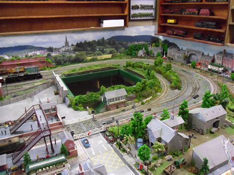 Railroad layout in a case - Model railroad layouts plansModel railroad ...