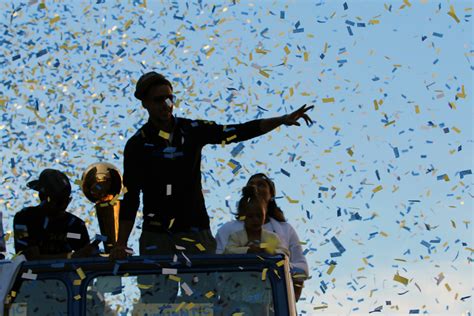 Scenes From the Parade: Thousands Gather For Warriors Championship ...