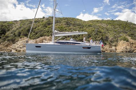 Monohull - PILOT SALOON 42 - Wauquiez - cruising / open transom / deck saloon