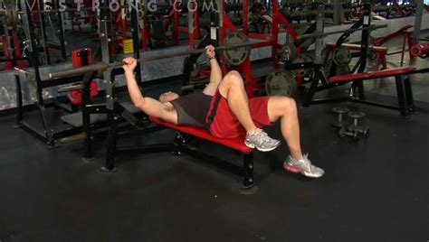 How to Do a Flat Bench Press - YouTube