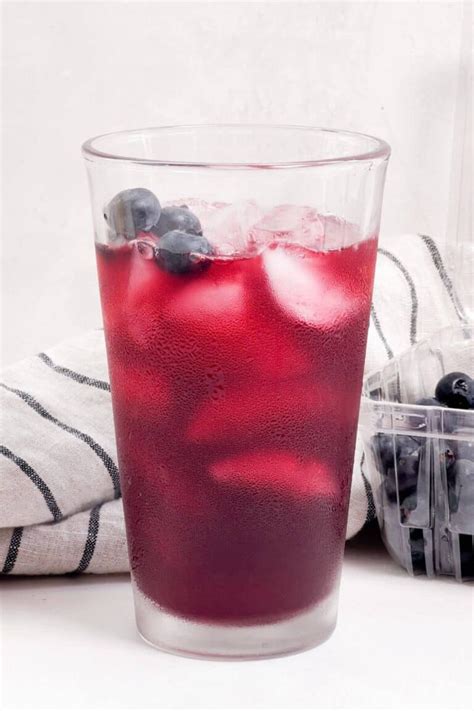 Blueberry Vodka Lemonade | Little Bit Recipes