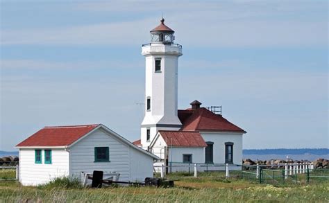 16 Puget Sound lighthouses you can visit for free (greaterseattleonthecheap.com)