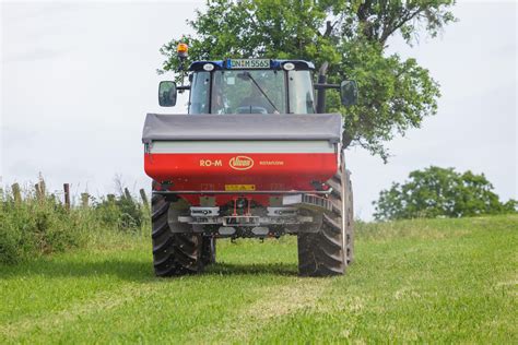 Vicon RotaFlow RO-M / Rear Mounted Disc Spreaders / Vicon Spreading Equipment / Vicon brand UK ...