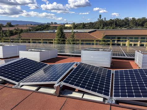 Sun + rooftop photovoltaic panels = electricity for Stanford | Stanford News