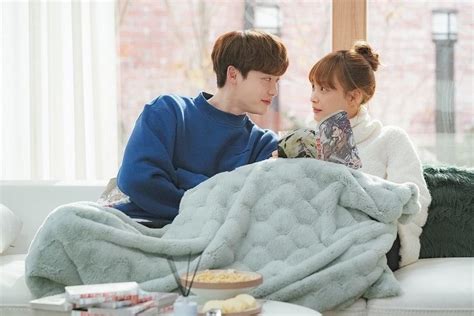 Lee Jong Suk And Lee Na Young Have A Sweet Date At Home In “Romance Is A Bonus Book” | Soompi