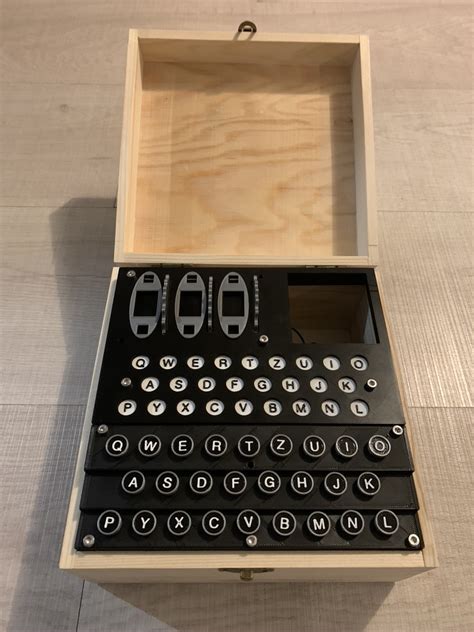 Enigma Machine Replica von Sergio Morales | Kostenloses STL-Modell herunterladen | Printables.com
